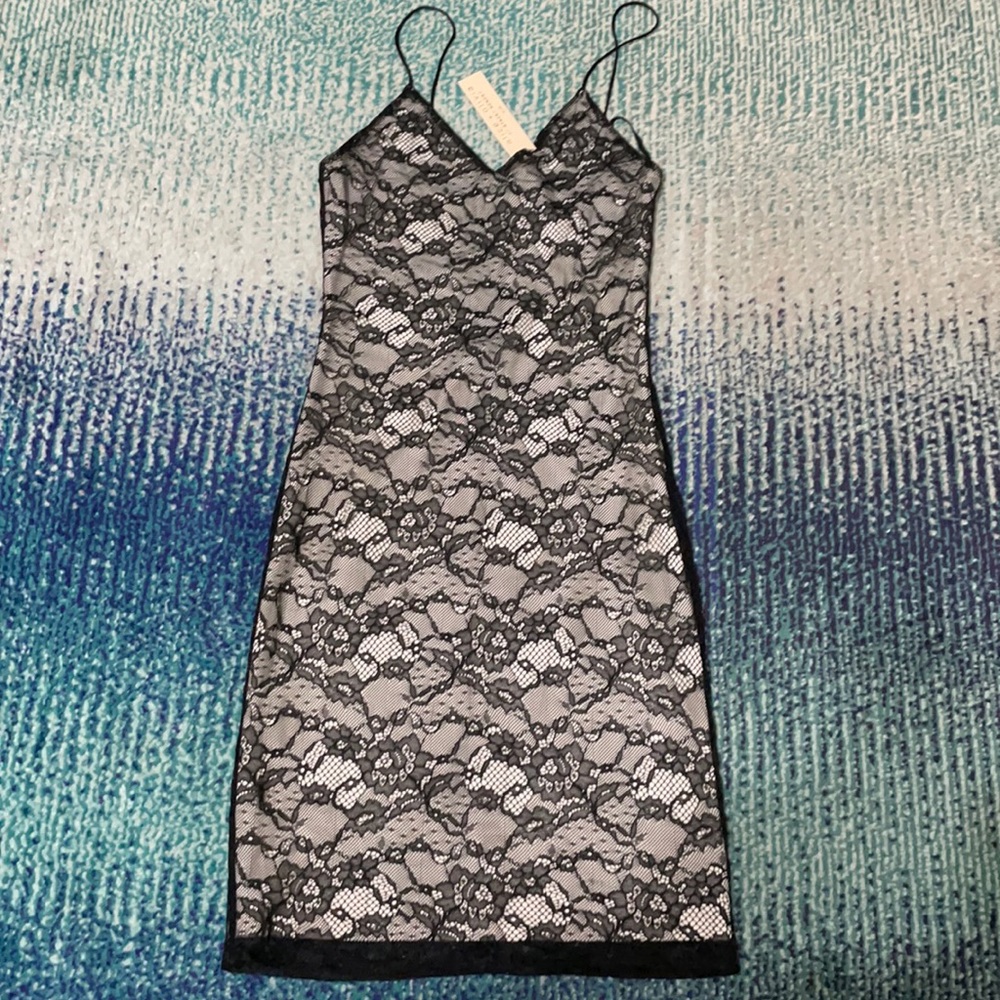 Alice + Olivia mini dress. Lace detail. Black and white.